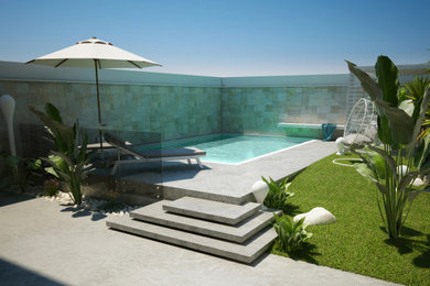 Giardino con piscina e area living per vivere in relax all'aria aperta.