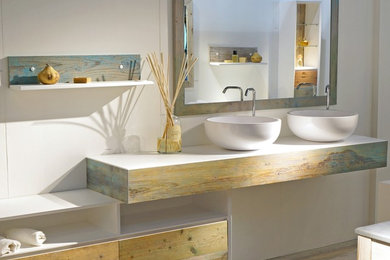 Immagine di una stanza da bagno mediterranea