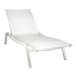 Fermob - Fermob Alize XS Stacking Sunlounger - Outdoor Chaise Lounges