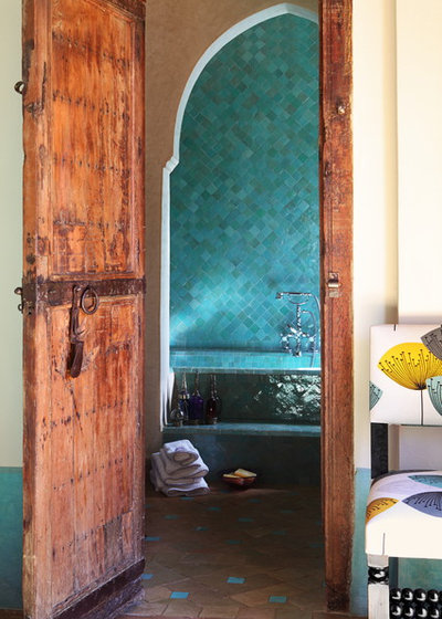 Средиземноморский Ванная комната by Melian Randolph