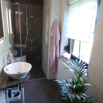 Gästebad mit bodenebener Dusche