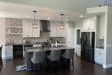 Example of a mid-sized minimalist l-shaped dark wood floor and brown floor eat-in kitchen design in Cleveland with a single-bowl sink, shaker cabinets, gray cabinets, granite countertops, multicolored backsplash, mosaic tile backsplash, colored appliances, an island and gray countertops