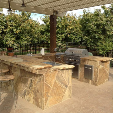 Lodi perimeter overflow pool
