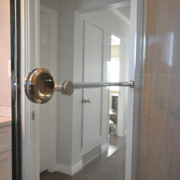 Penny Rounds - New West - Modern Bathroom