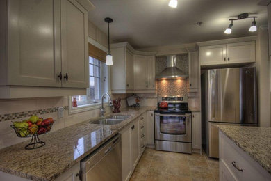 Kitchen - kitchen idea in Montreal