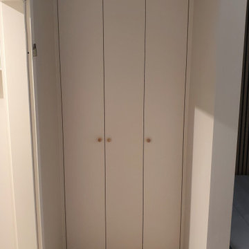 multifunktionaler Einbauschrank mit Beleuchtung