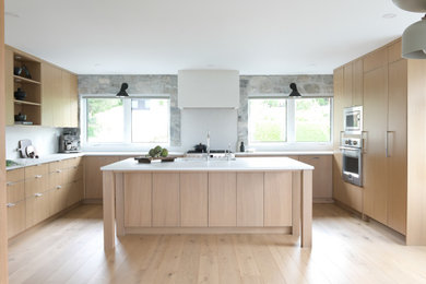 Kitchen - contemporary kitchen idea in Vancouver