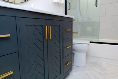 Bathroom - bathroom idea in Chicago