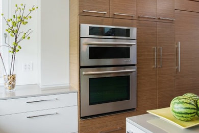 Trendy kitchen photo in Vancouver