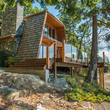 Thetis Island Oceanfront Home