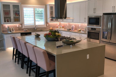 Example of a kitchen design in Orange County