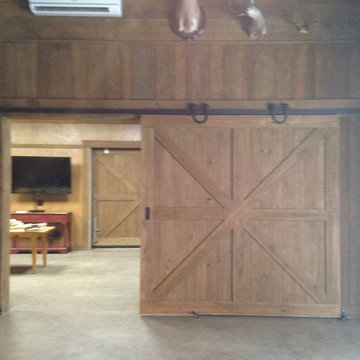 White House Plantation Barn