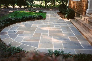 Example of a classic patio design in New York
