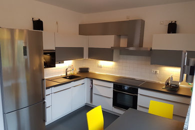 Moderne Küche in L-Form in Leipzig