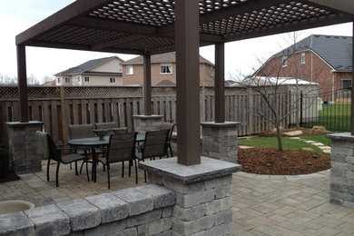 Design ideas for a small arts and crafts patio in Toronto.