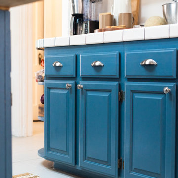 Bin Cup Drawer Pull Display