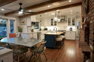 Transitional home design photo in Los Angeles