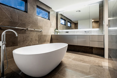 Inspiration for a contemporary bathroom in Adelaide.