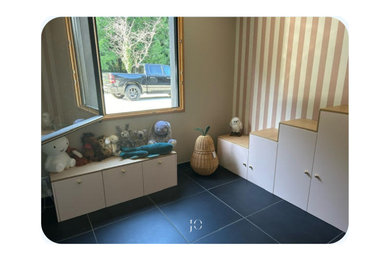 Aménagement d'une chambre d'enfant moderne.