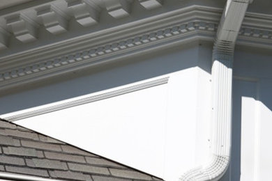 Inspiration for a craftsman exterior home remodel in St Louis with a shingle roof