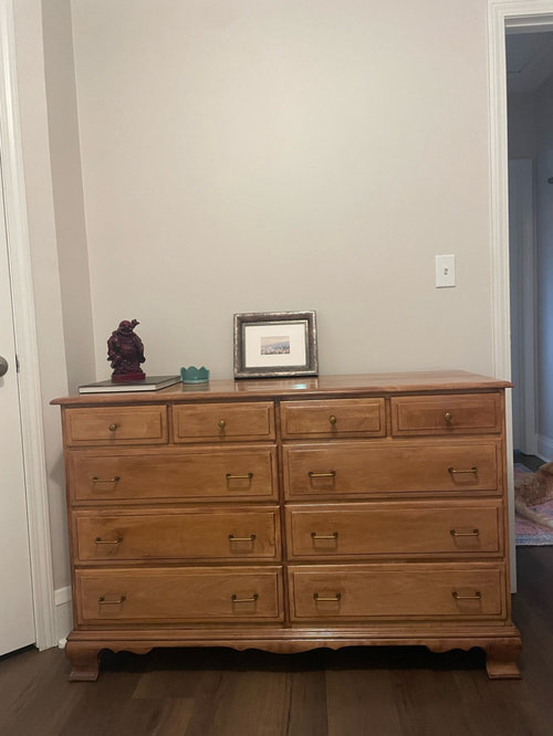 Dresser decor in bedroom
