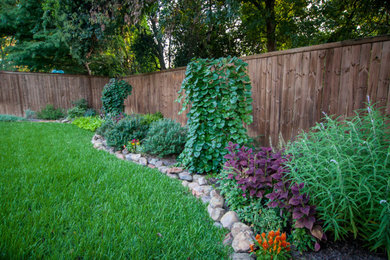 This is an example of a mid-sized transitional full sun backyard landscaping in Dallas.