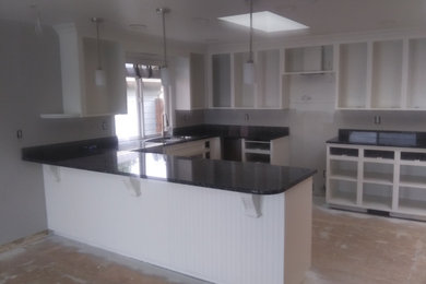 Kitchen - traditional kitchen idea in Seattle