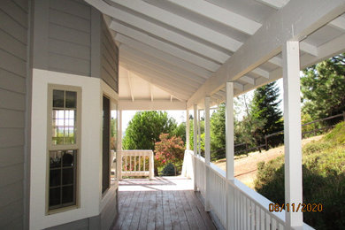 Large country exterior home photo in Sacramento