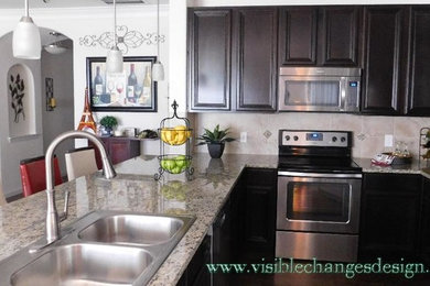 Example of a kitchen design in Dallas