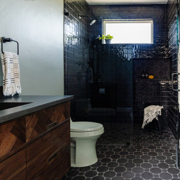 The Noir Retreat | Upstairs Bathroom