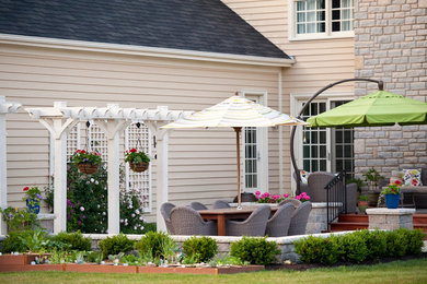 Patio - rustic patio idea in Columbus