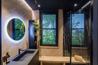 Aménagement d'une salle de bain moderne.