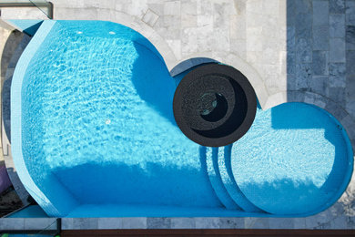 This is an example of a modern pool in Melbourne.