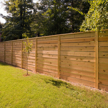 Horizontal privacy fence with rail fence