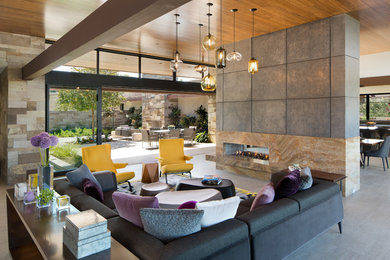 Example of a minimalist living room design in San Diego