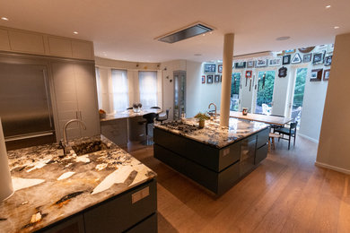Notting Hill - Kitchen and tv room
