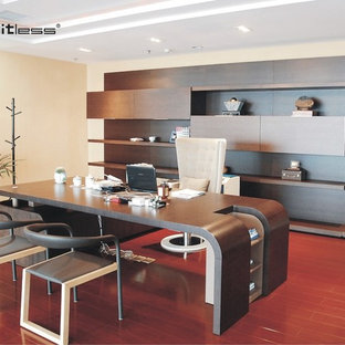 This is an example of a modern home office and library in Amsterdam.