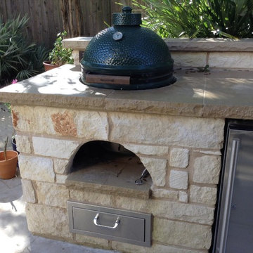 Cozy & Quaint Covered Porch and Outdoor Kitchen in Circle C Ranch, S. Austin, TX