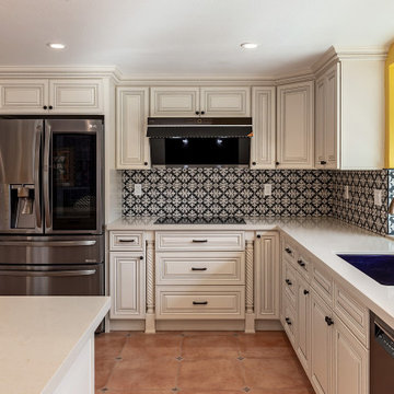 TRADITIONAL STYLE KITCHEN