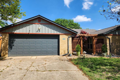 Trendy garage photo in Dallas