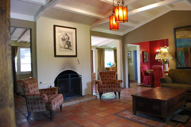 Example of an eclectic home design design in Los Angeles