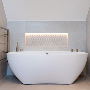 Modern large relaxing Master Ensuite