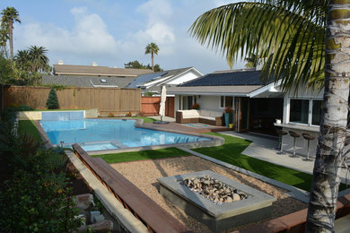 Mid-century modern exterior home photo in Orange County