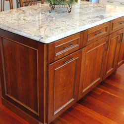 Rich Colonial Kitchen - Kitchen Islands And Kitchen Carts