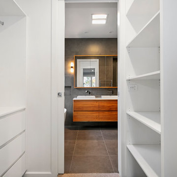 Newport 52 Walk-in wardrobe