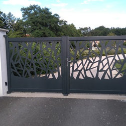 La Touche Industrielle - Broc&eacute;liande - Home Fencing And Gates