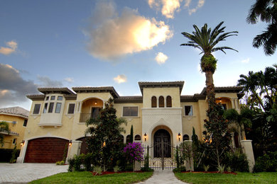 Example of an exterior home design in Miami