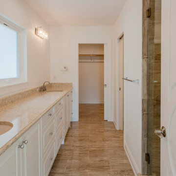 661 Harbor Island Bathroom