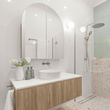 Contemporary Joslin Ensuite, Laundry & Bathroom Renovation