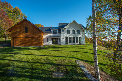 Exterior home idea in Burlington